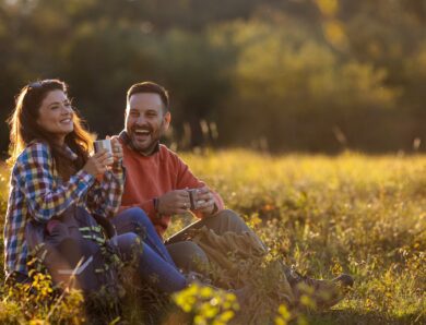 Die besten Gesprächsthemen für ein erstes Date in der Natur: So bricht man auf dem Land das Eis
