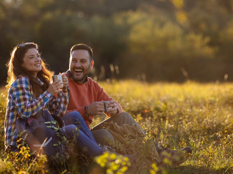 Die besten Gesprächsthemen für ein erstes Date in der Natur: So bricht man auf dem Land das Eis